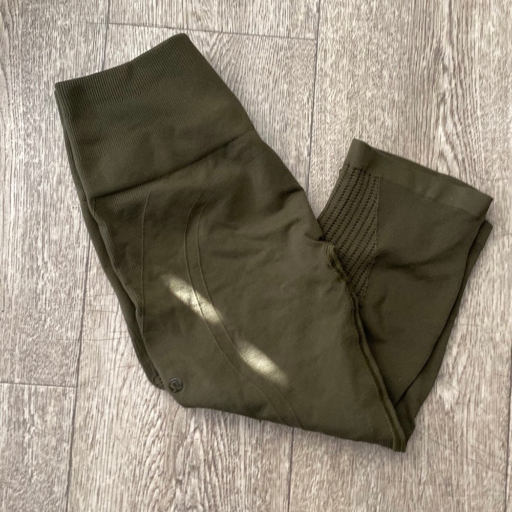 Lululemon Yoga Olive Green In The Flow Crop Ribbed 3/4 Leggings Women’s Size 4